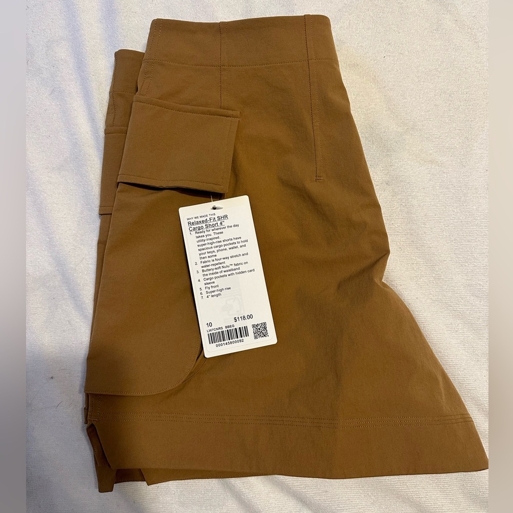 LULULEMON NWT - Relaxed Fit Cargo Shorts 4” ( Size 10 ) ( NEVER USED )
